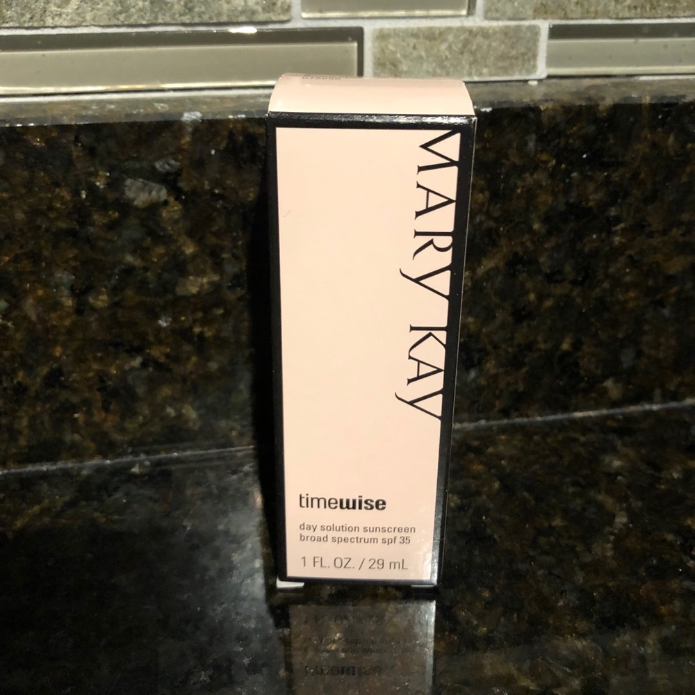 BRAND NEW Mary Kay Timewise sunscreen